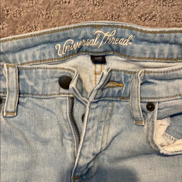 Universal Thread/Target Distressed Bottom Crops - Picture 3 of 3